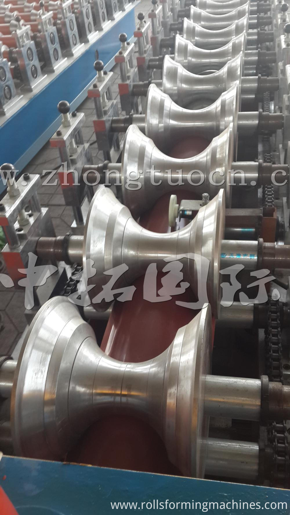 Ridge roll forming machine (18) Ridge roll forming machine (18)